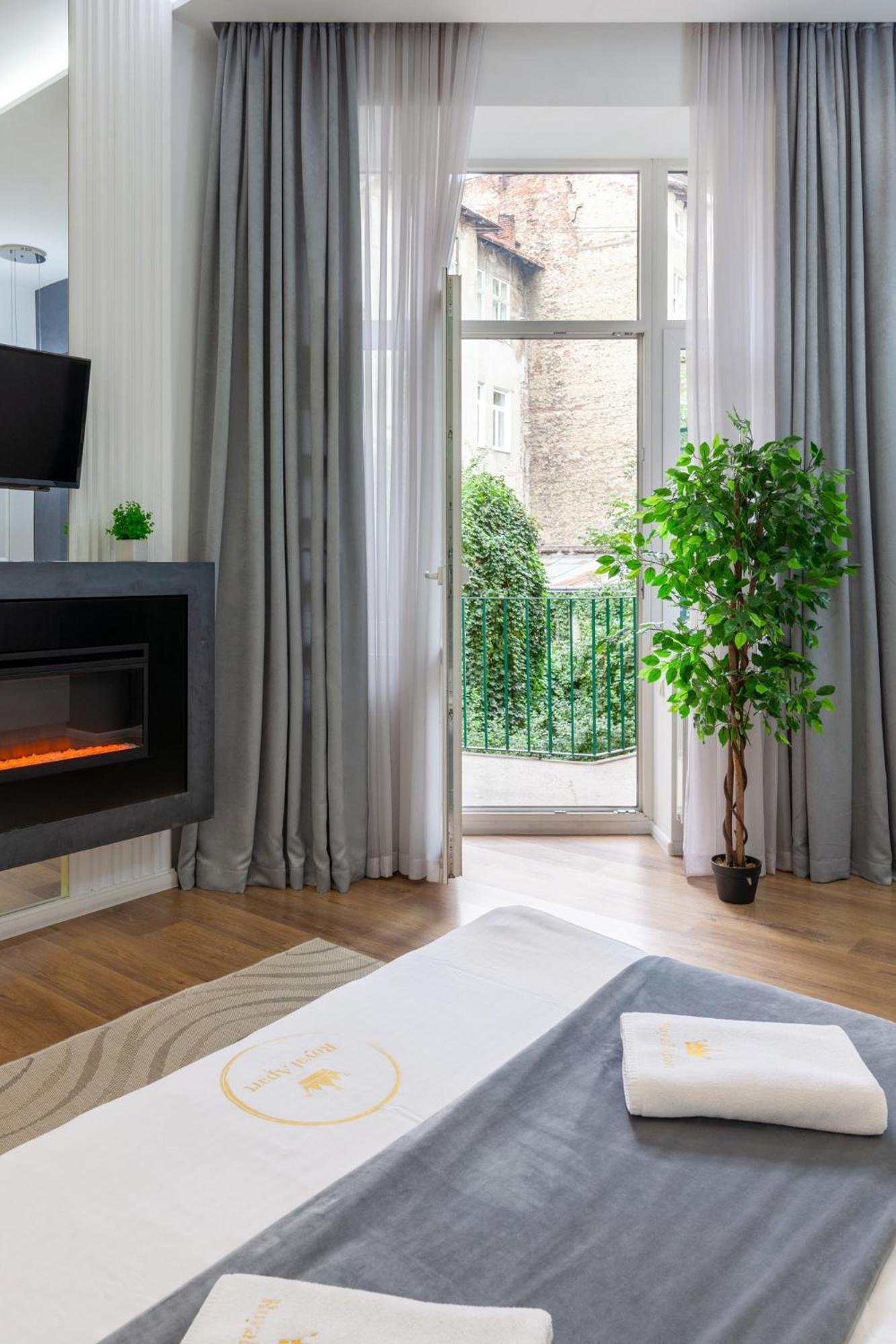 Royal Apartment On Franka 28 Lviv Dış mekan fotoğraf