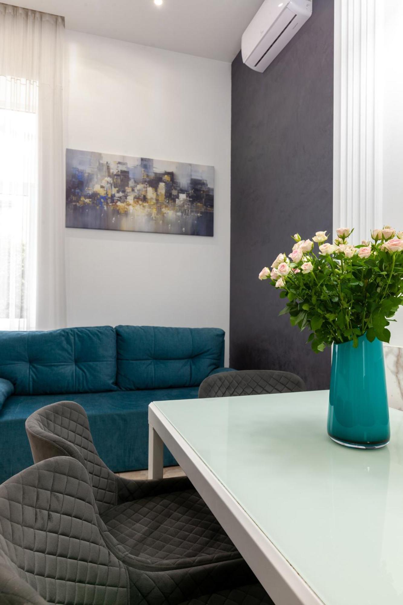 Royal Apartment On Franka 28 Lviv Dış mekan fotoğraf