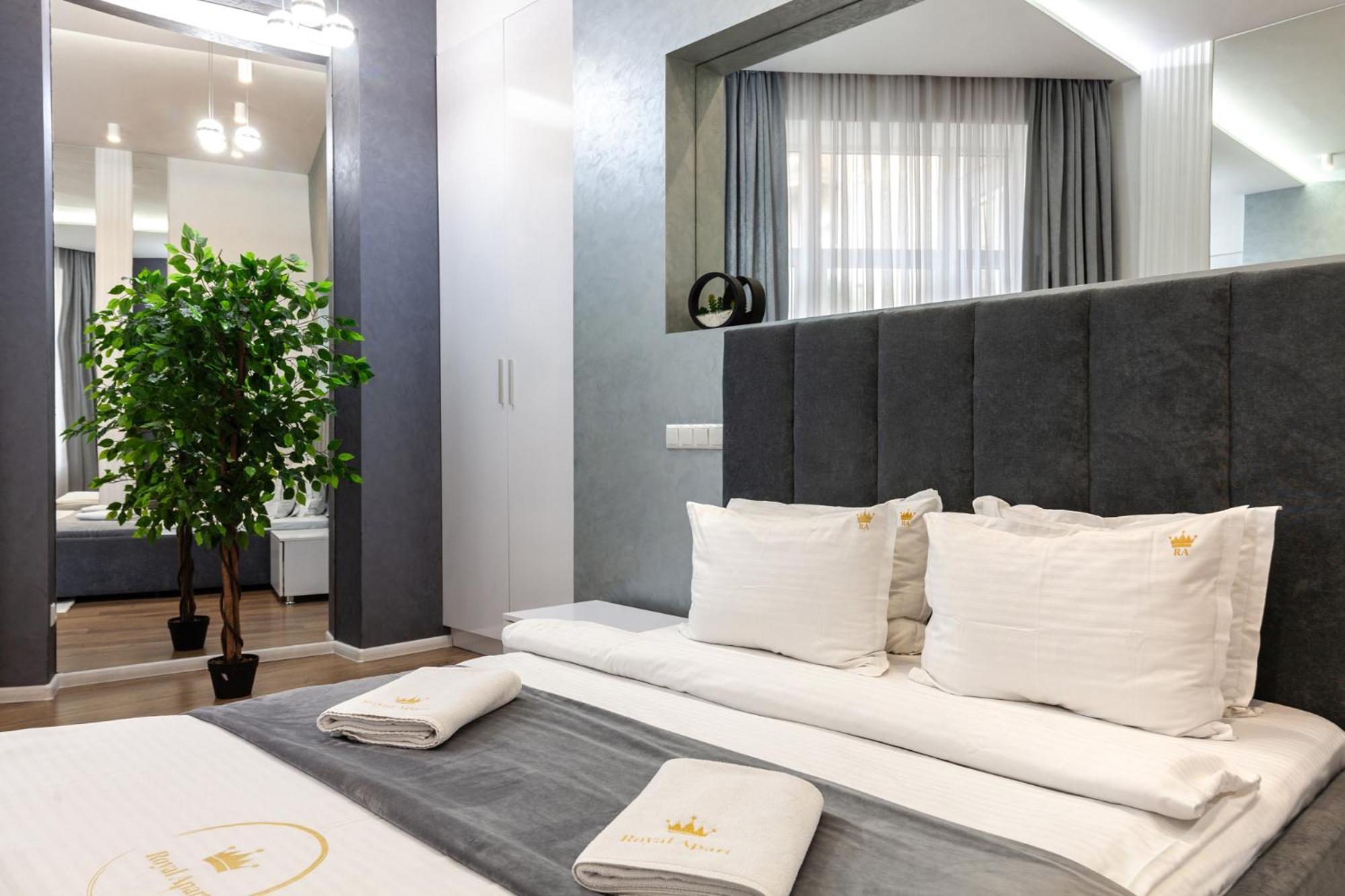 Royal Apartment On Franka 28 Lviv Dış mekan fotoğraf