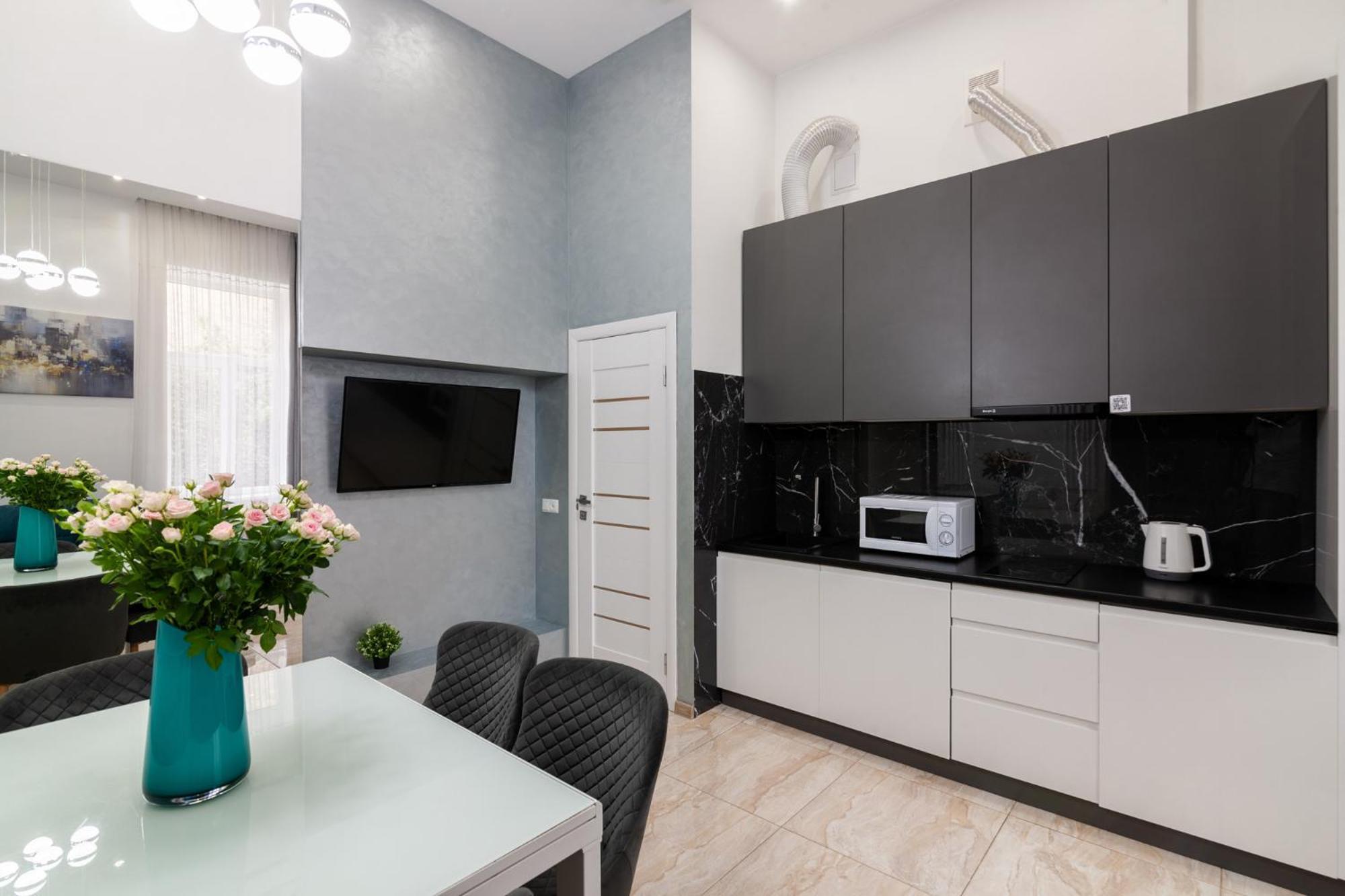Royal Apartment On Franka 28 Lviv Dış mekan fotoğraf