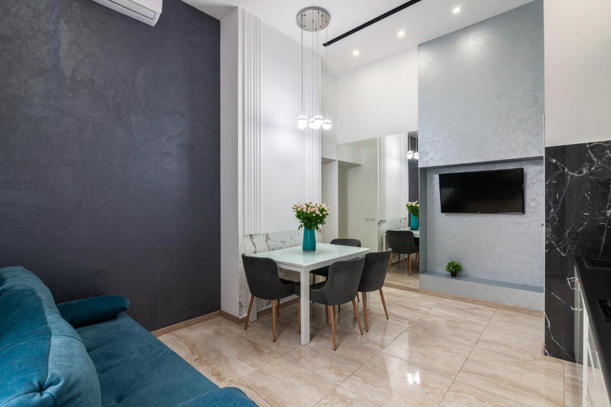 Royal Apartment On Franka 28 Lviv Dış mekan fotoğraf