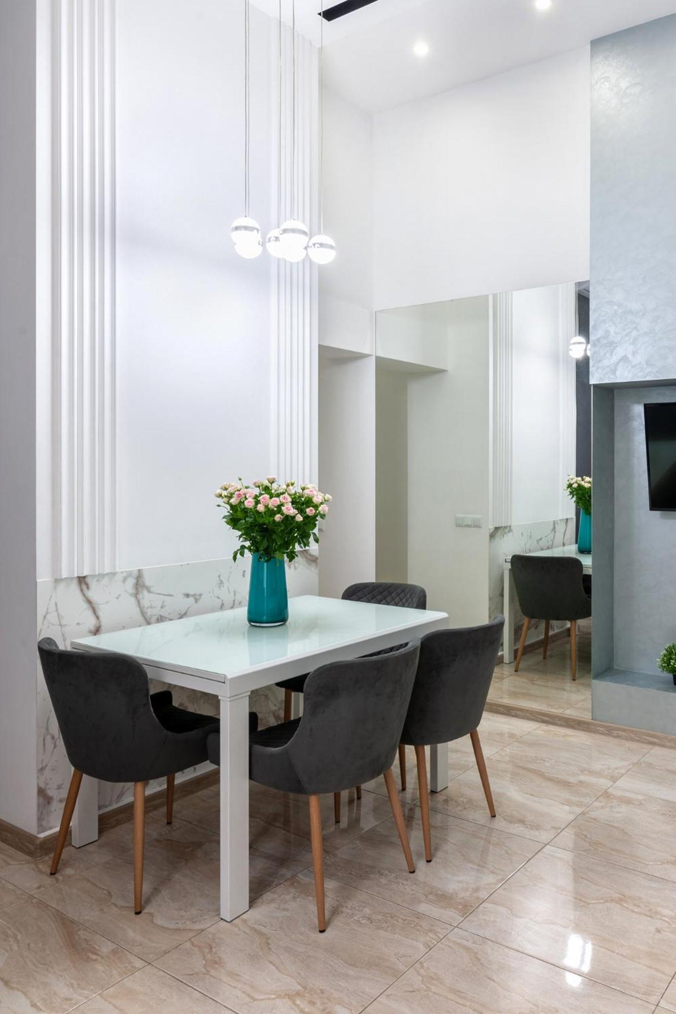 Royal Apartment On Franka 28 Lviv Dış mekan fotoğraf
