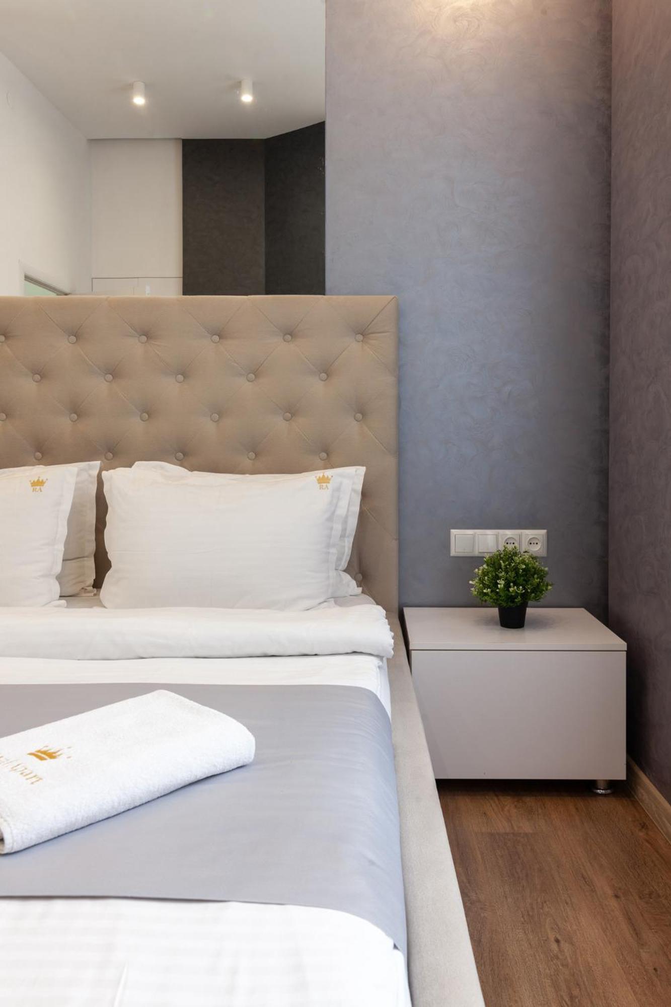 Royal Apartment On Franka 28 Lviv Dış mekan fotoğraf