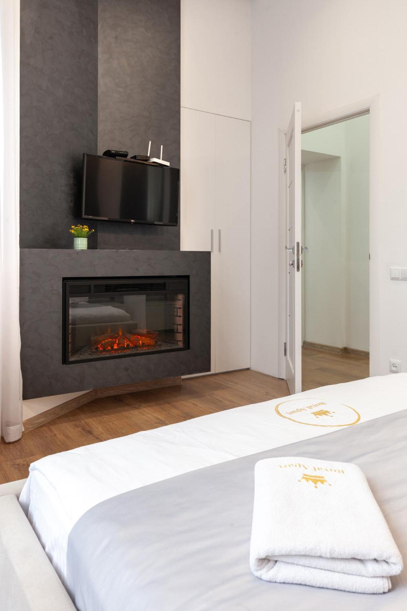Royal Apartment On Franka 28 Lviv Dış mekan fotoğraf