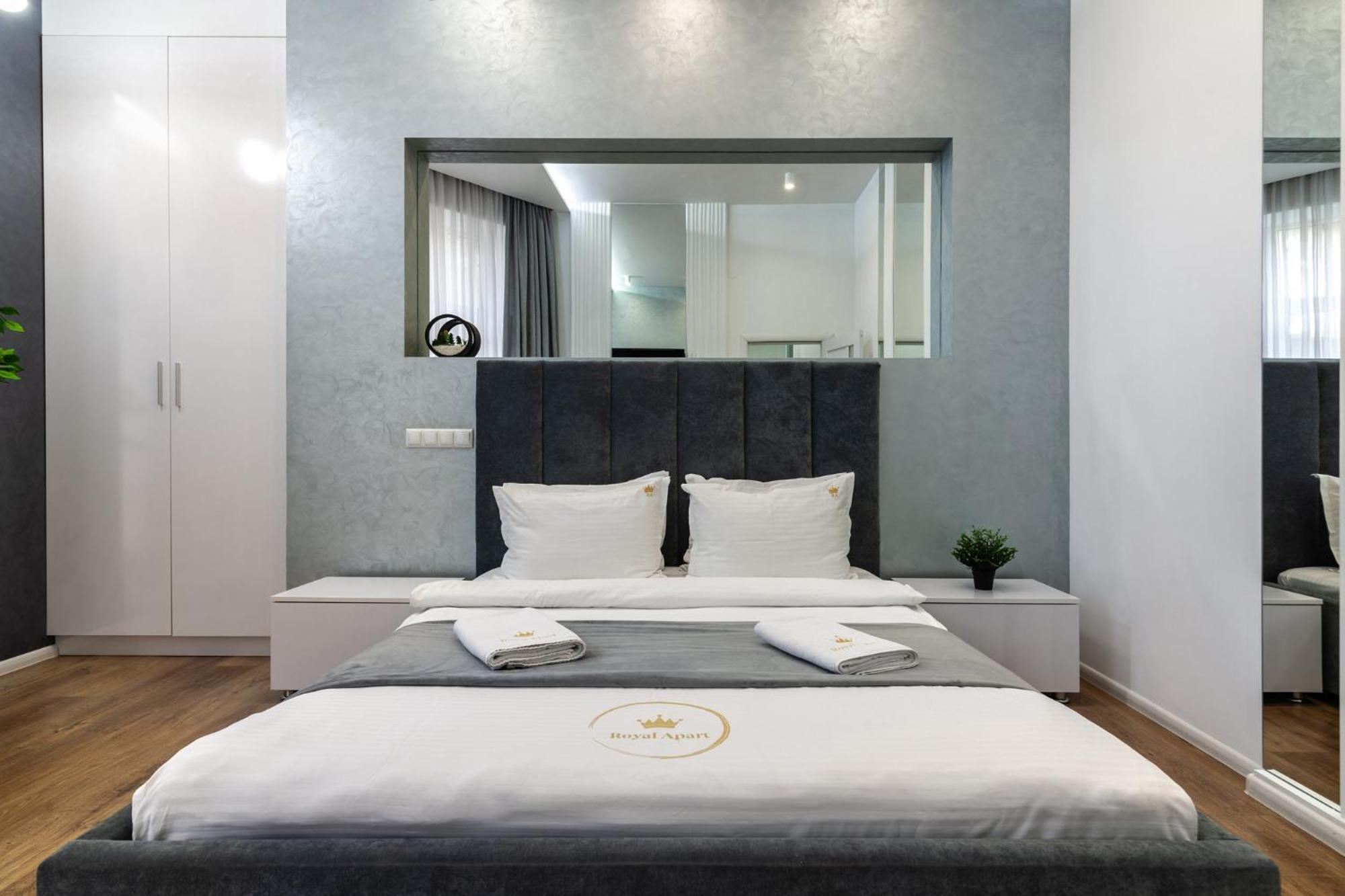 Royal Apartment On Franka 28 Lviv Dış mekan fotoğraf
