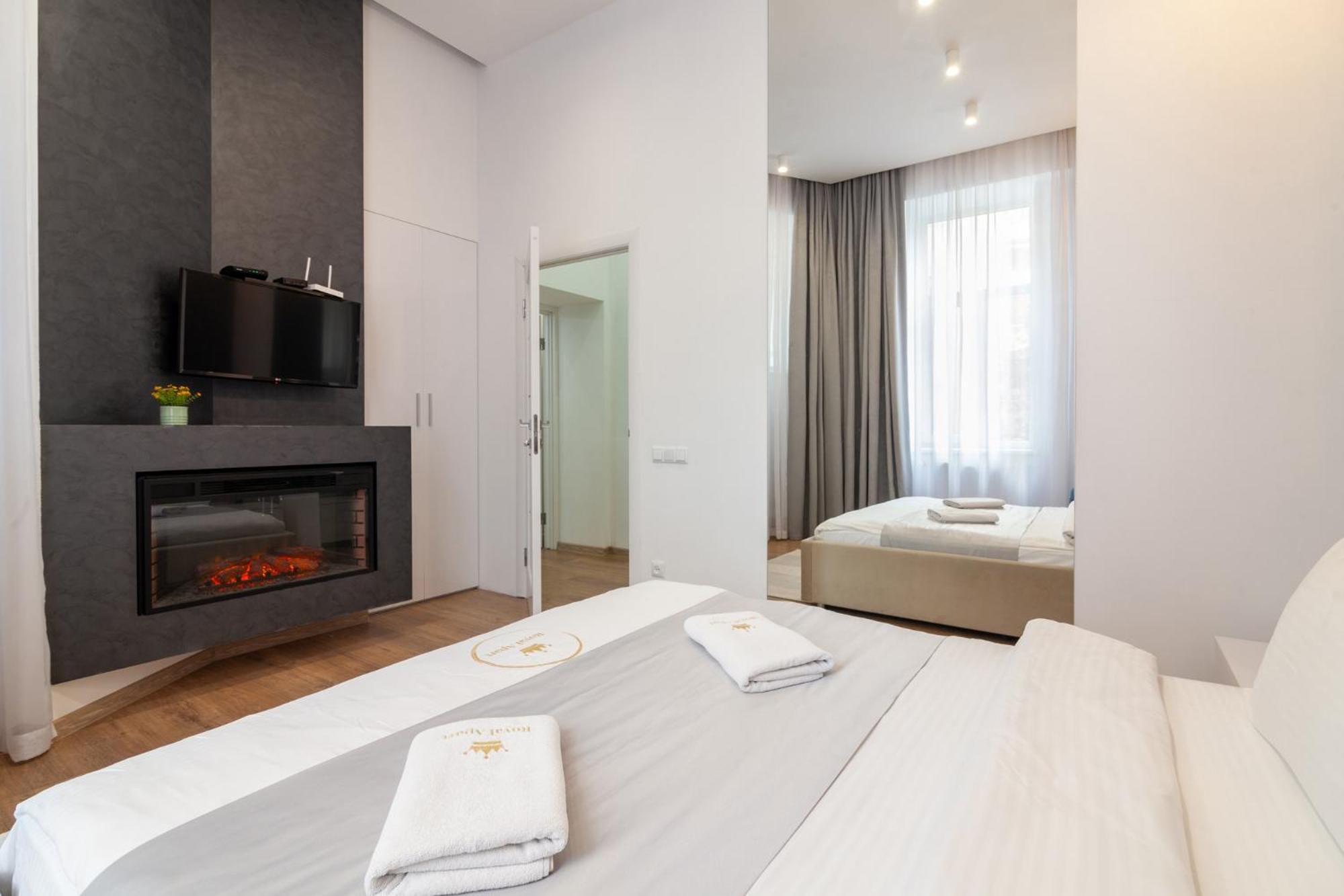 Royal Apartment On Franka 28 Lviv Dış mekan fotoğraf
