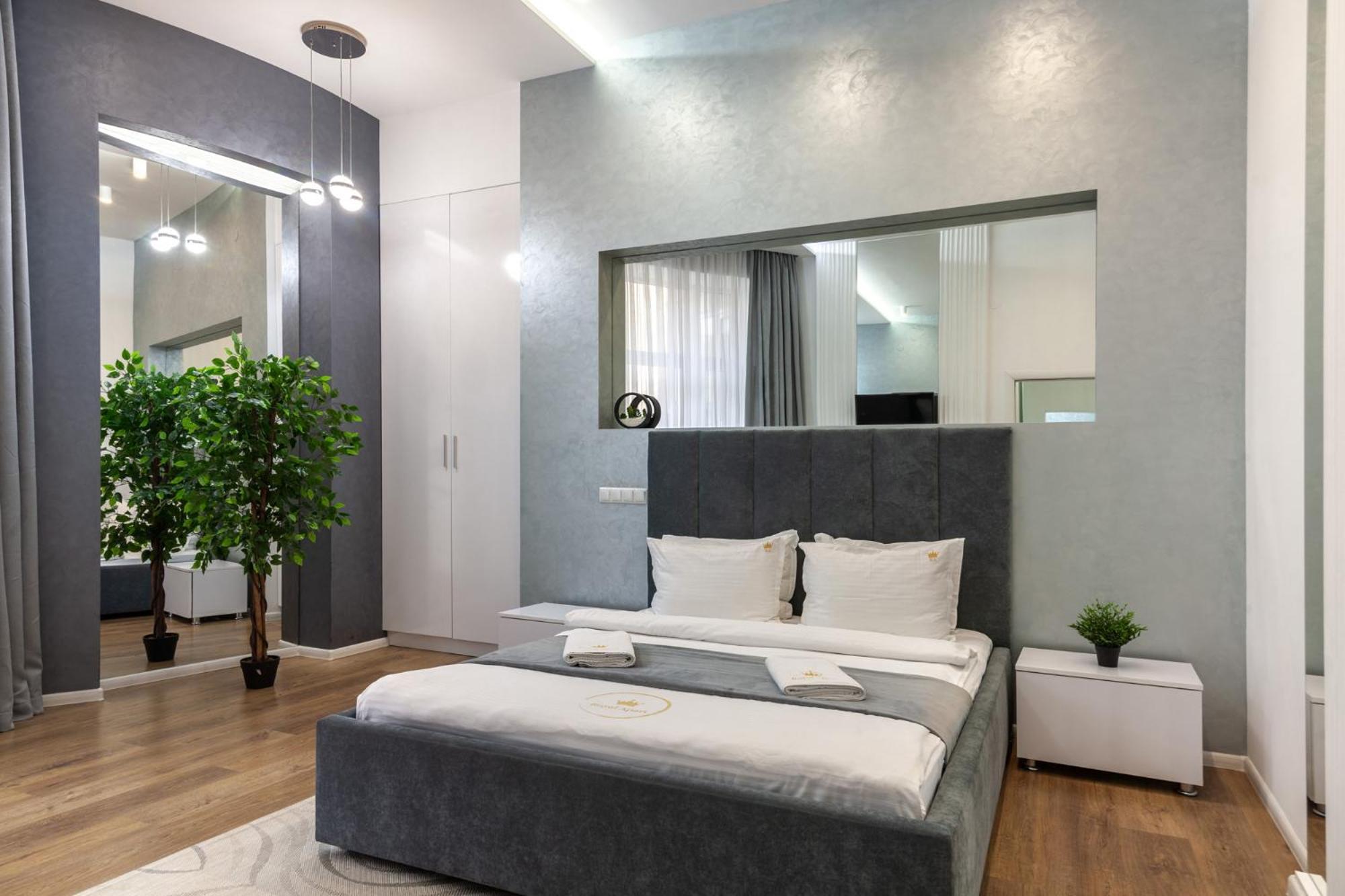 Royal Apartment On Franka 28 Lviv Dış mekan fotoğraf