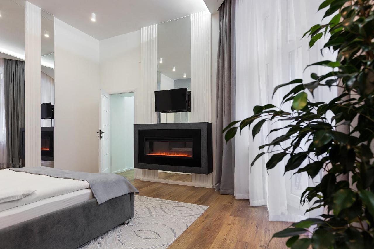 Royal Apartment On Franka 28 Lviv Dış mekan fotoğraf